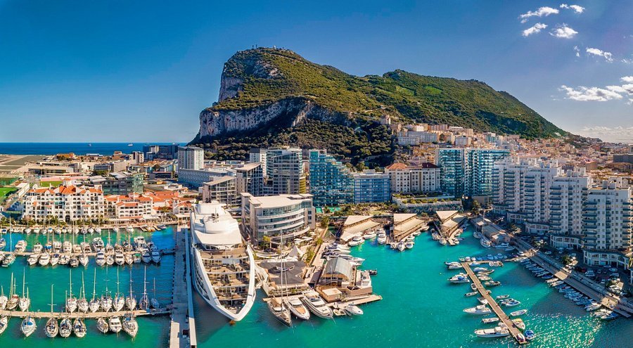 Vista de Ocean Village y el puerto de Gibraltar